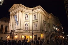 Extérieur_du_Théâtre_des_États,_à_Prague,_République_Tchèque