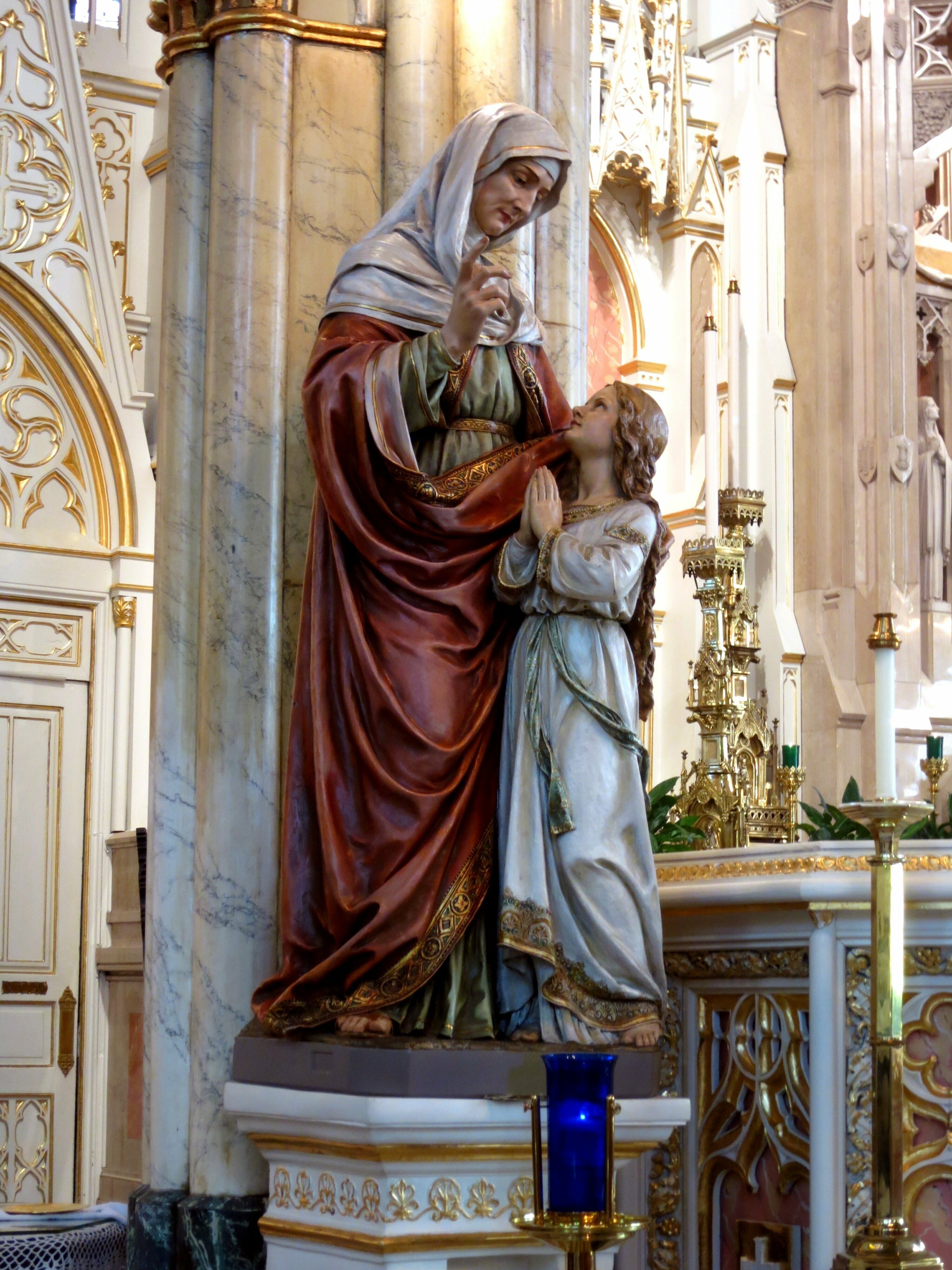 Sweetest_Heart_of_Mary_Catholic_Church_(Detroit,_MI)_-_statue_of_Saint_Anne_educating_the_Blessed_Virgin_Mary