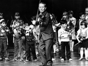 Shinichi Suzuki directing children in Maryland in 1980.Credit Douglas Chevalier/The Washington Post, via Getty Images