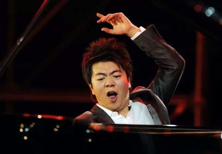 gestures of pianist Lang Lang