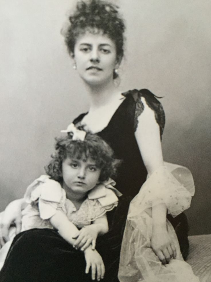 Élisabeth Greffulhe with her daughter