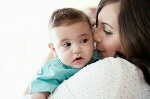 babyboywithnewmomphotographysinginginhiseartealandwhite1