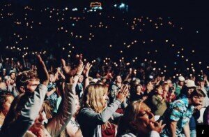 Cheering for an encore is almost an instinctual reaction when we love the music. But has it always been this way? ( Ezra Jeffrey / Unsplash) 