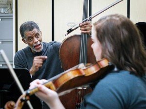 Norman Johns, Cincinnati Symphony cellist, coaching Meghan Long, 15, © The Enquirer/Madison Schmidt from an article by Janelle Gelfand 