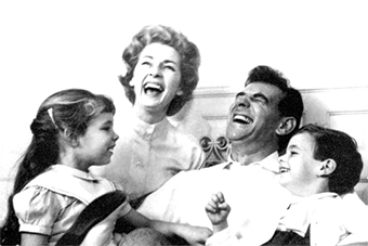 Leonard Bernstein with his wife Felicia and his children Jamie and Alexander