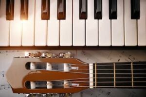 Looking at the similarities of piano and guitar in terms of composing
