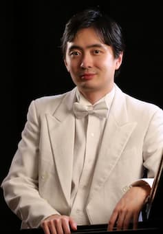 Chinese Canadian pianist Sheng Cai
