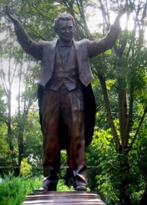 Statue of Plácido Domingo in Mexico City