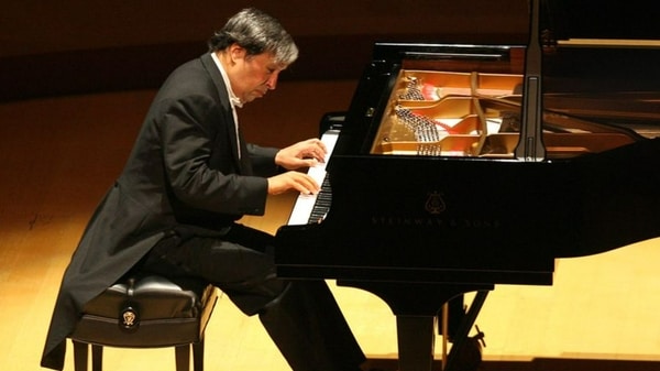 Murray Perahia: Why He's One of the Greatest Living Pianists