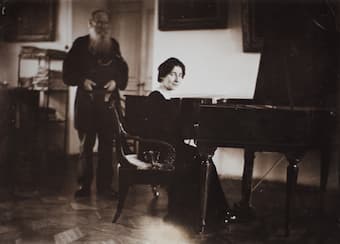 Landowska with Leo Tolstoy, 1907