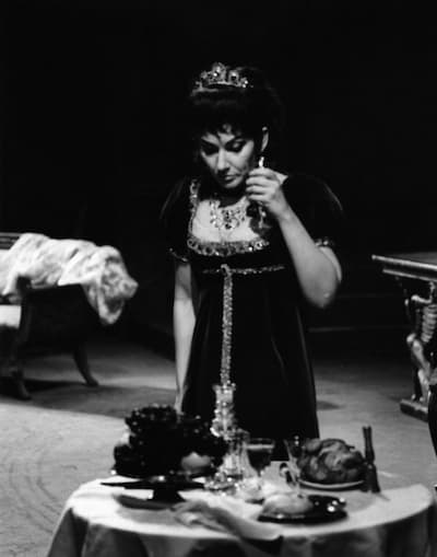Maria Callas as Tosca (Met Opera) (Photo by Louis Melançon)