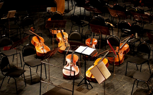 The stage manager duties in an orchestra