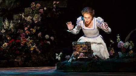 Marguerite discovering the jewels (Washington National Opera)