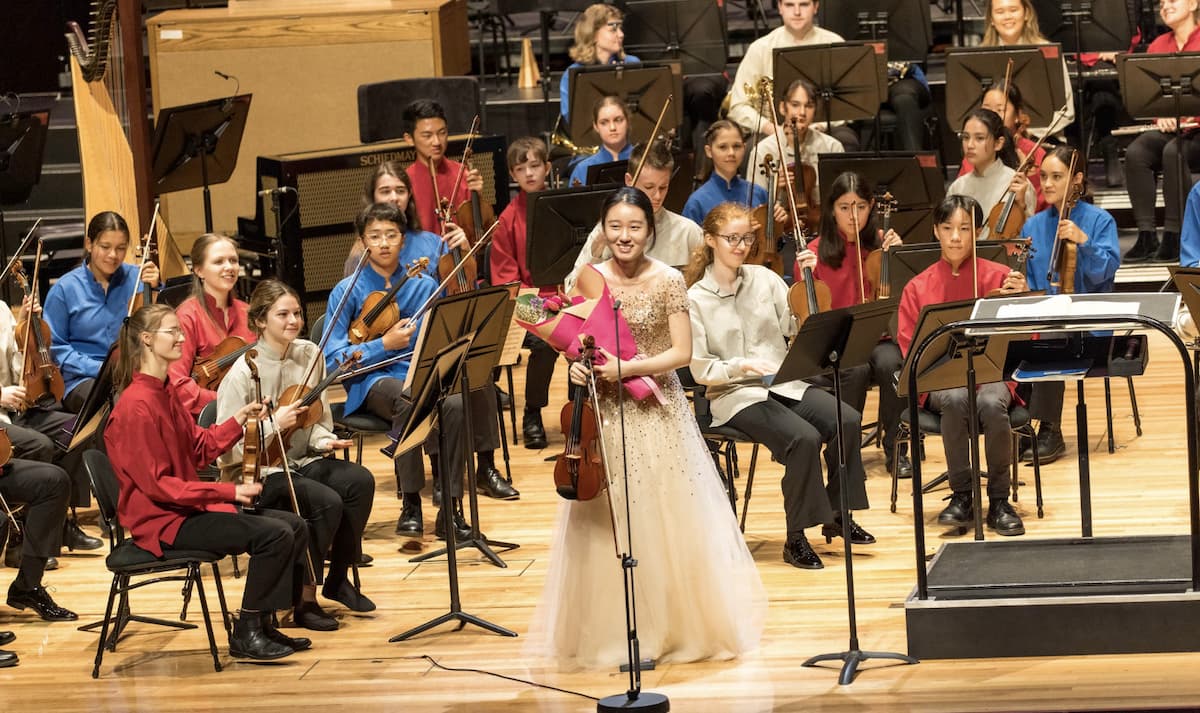 classical concerts musicians shuffling their feet