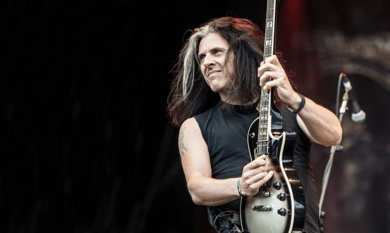Photo of Alex Skolnick playing an electrical guitar