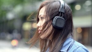 A woman listening to music with her headphone