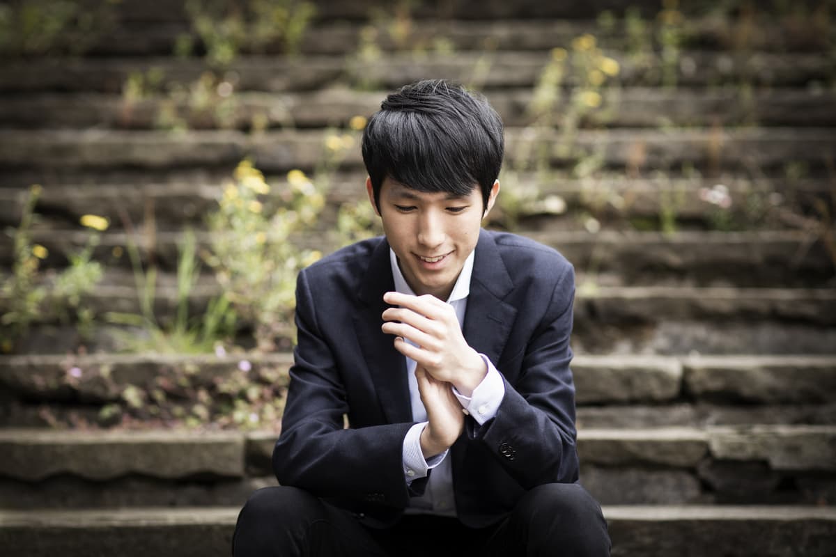 Photo of pianist Eric Lu