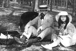 Photo of Claude Debussy and his daughter Chouchou