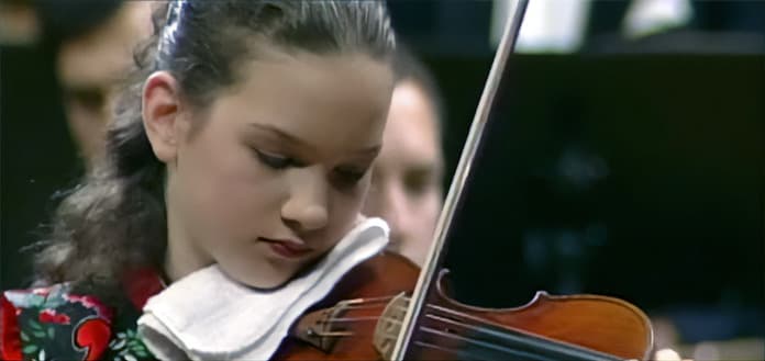Photo of Hilary Hahn performing the violin in 1996