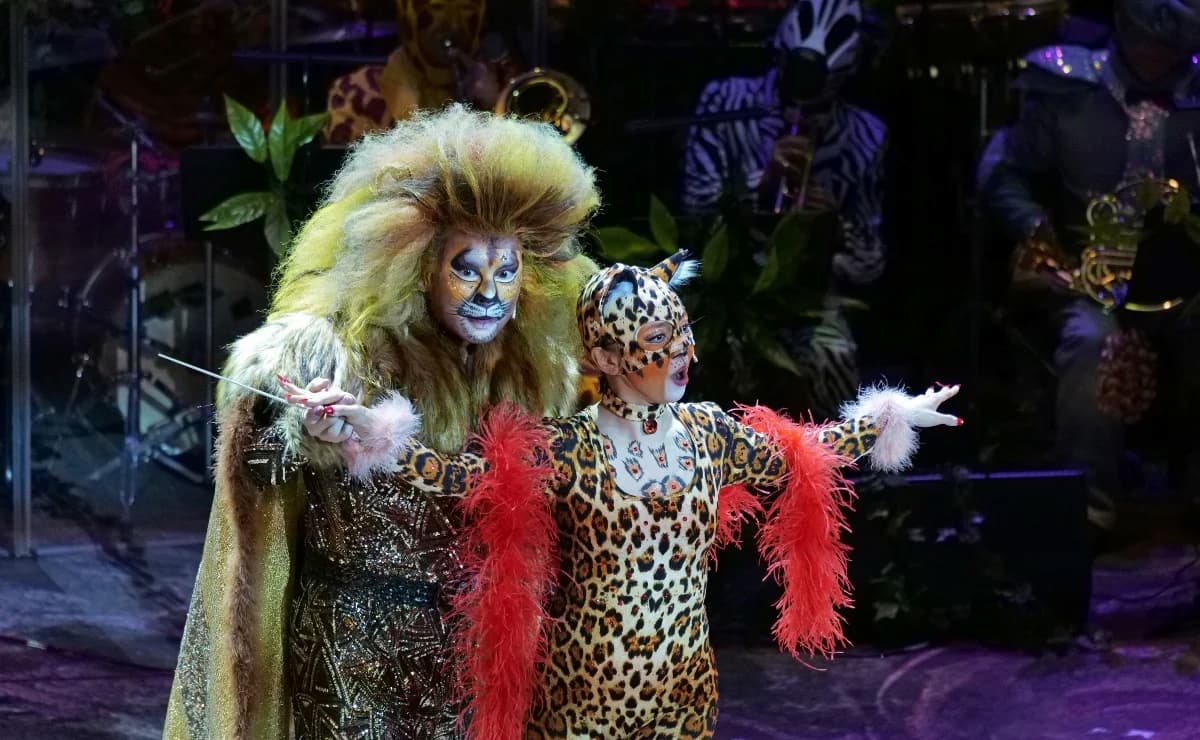 The Lion and the Jaguar (Apollo Wong as Lion Conductor, Melodee Mak as Jaguar)