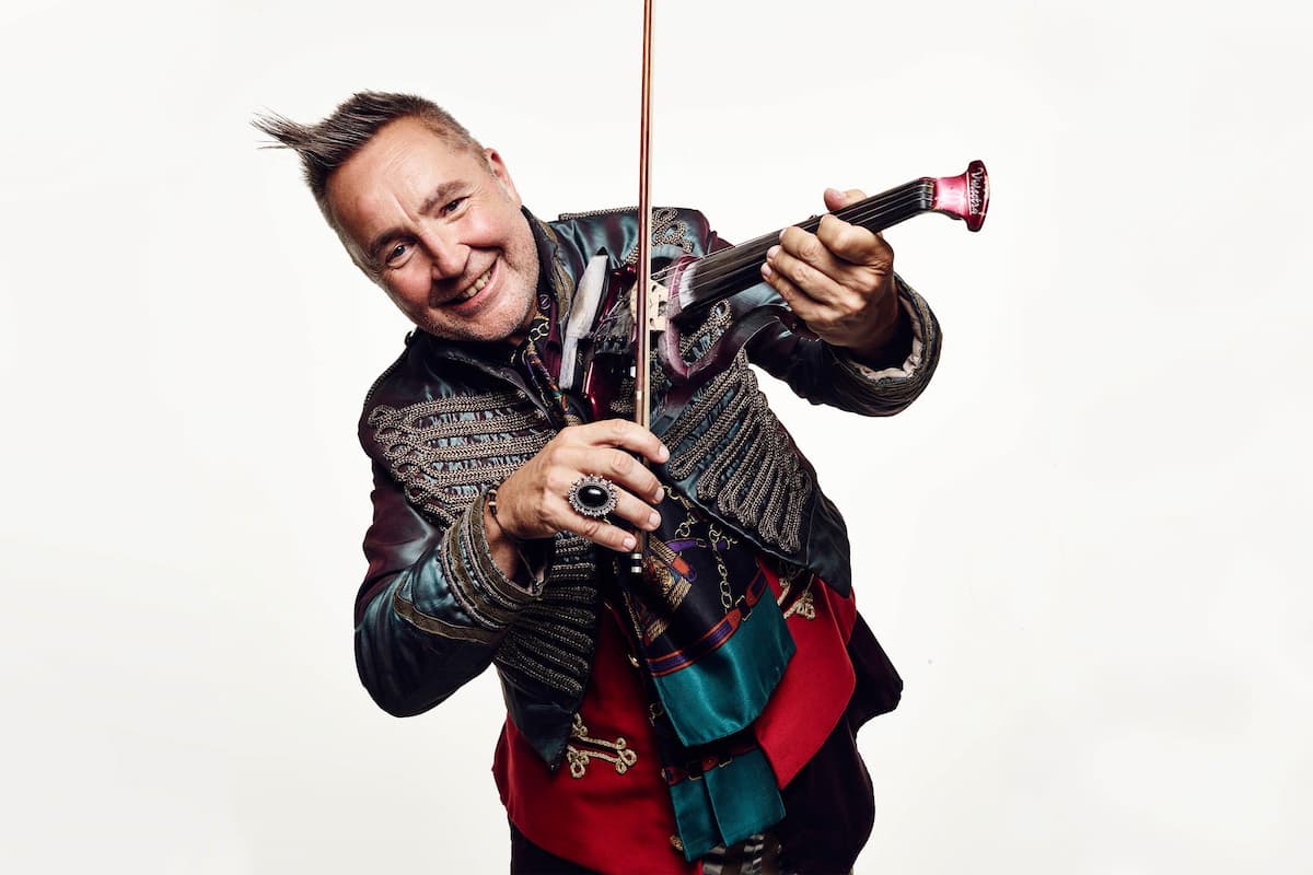 Photo of violinist Nigel Kennedy