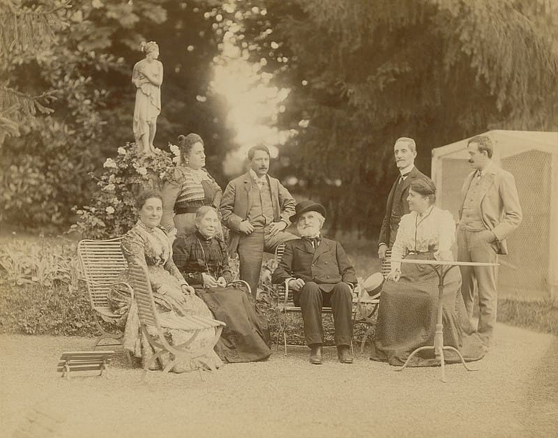 1900 group portrait at Verdi's house in Sant'Agata with family and friends, including Verdi (middle), Giulio Ricordi (second from the right) and Teresa Stolz (left)