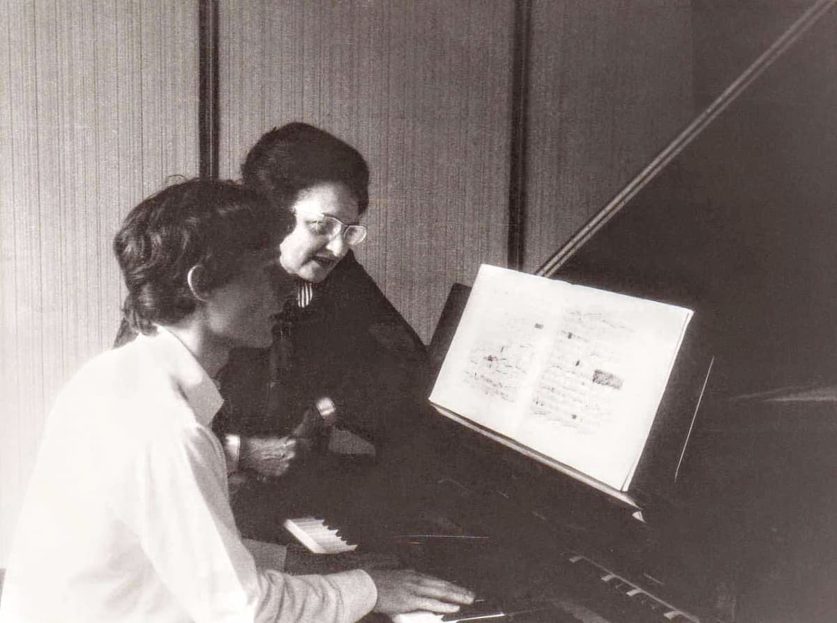 Yvonne Loriod teaching a student at the piano
