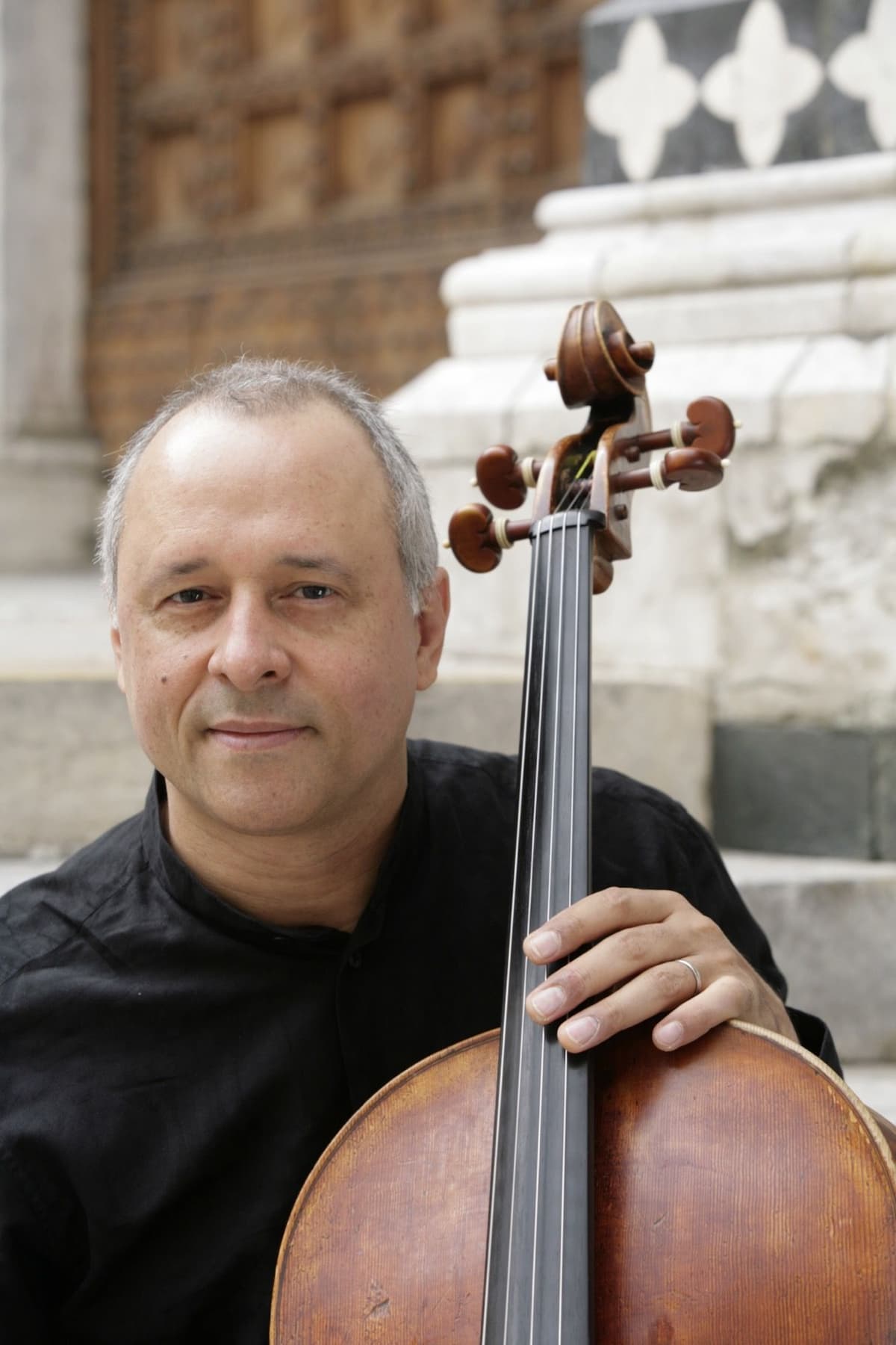 Cellist Antonio Meneses 
