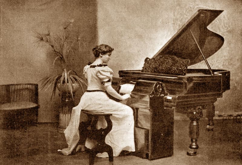 Pianola in front of a piano, 1898