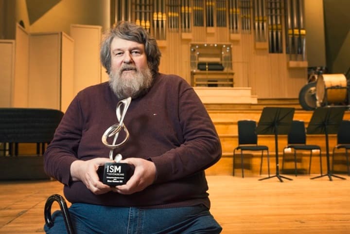 Oliver Knussen receiving the ISM Distinguished Musician Award