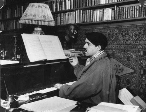 Reynaldo Hahn at the piano