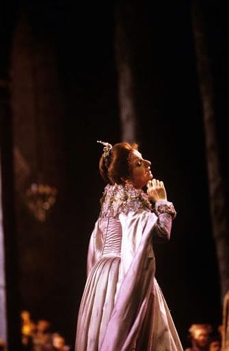 Mariella Devia as Lucia