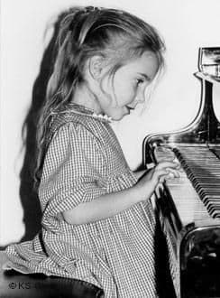 The young Julia Fischer at the piano