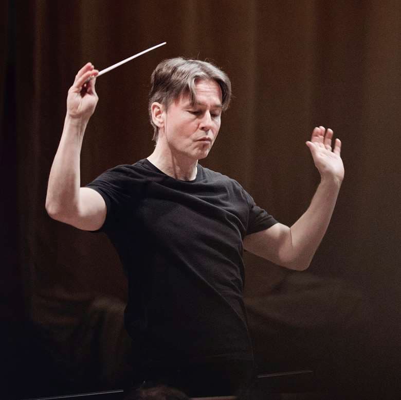 Esa-Pekka Salonen conducting