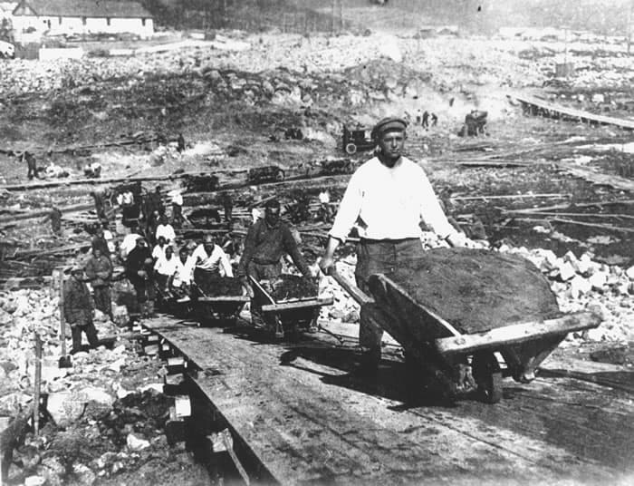 Prisoners work at Belbaltlag, a Gulag camp for building the White Sea-Baltic Sea Canal .