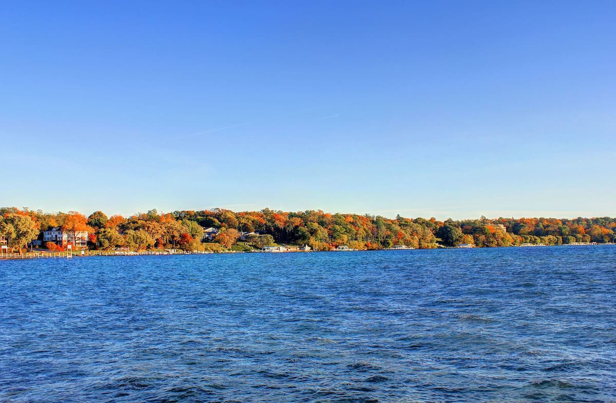 Lake Geneva (photo by Yinan Chen)