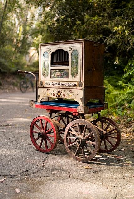 Hurdy Gurdy on Wheels