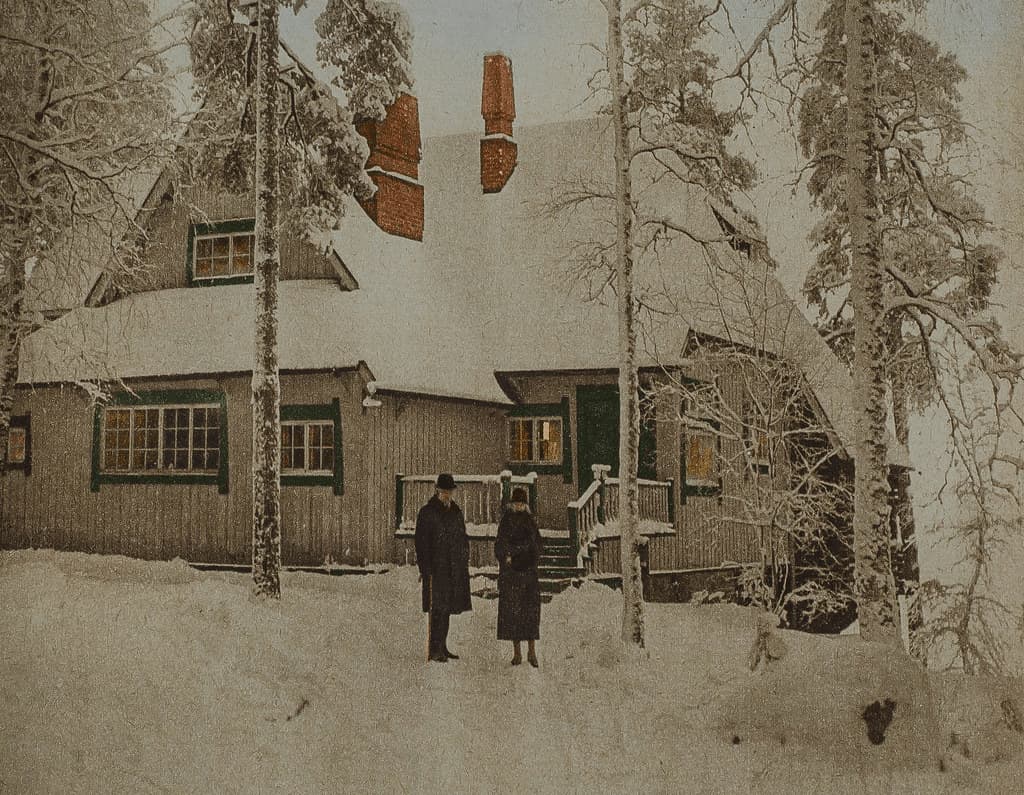 Jean and Aino Sibelius in front of Ainola in 1925