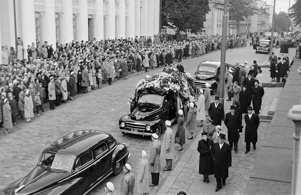 Funeral cortege of Jean Sibelius in 1957