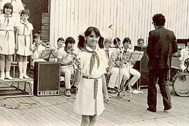 Anna Netrebko in her school appearance
