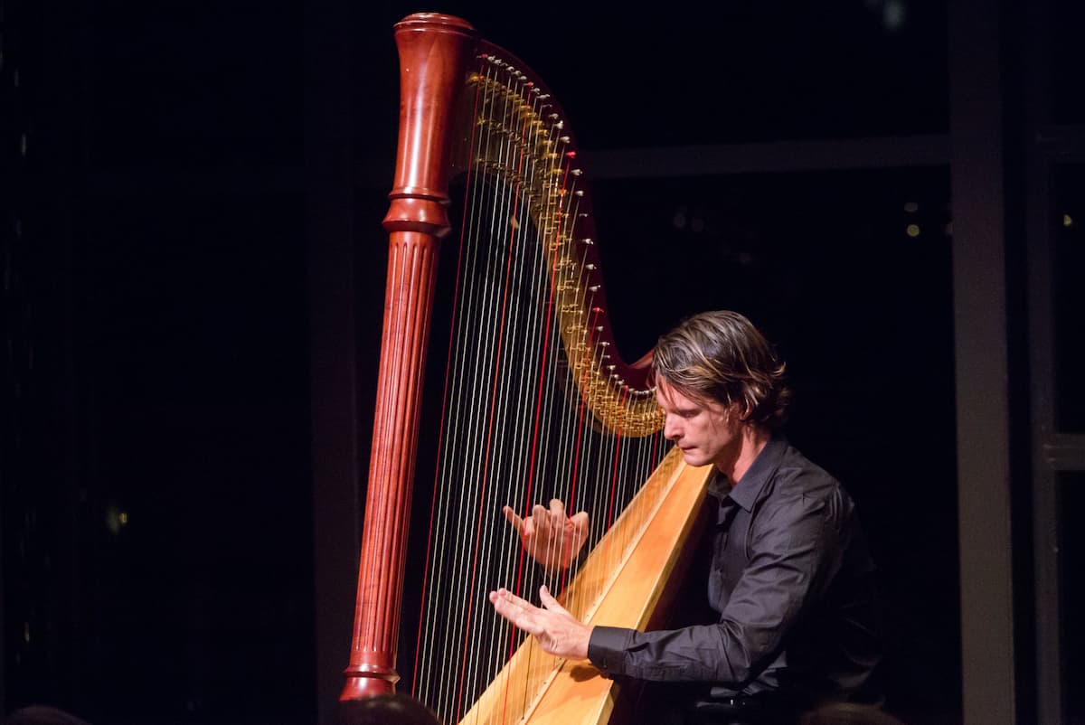 Xavier de Maistre performing the harp