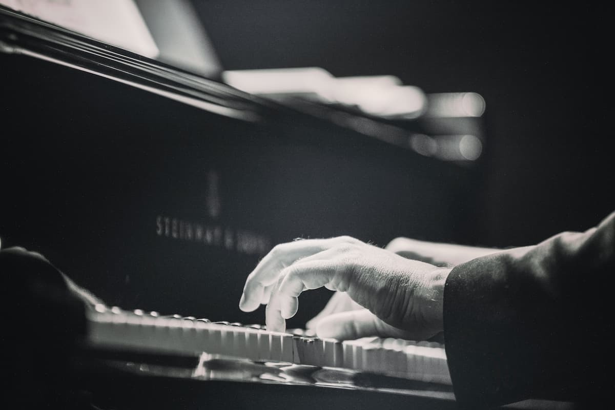 a pianist's hand