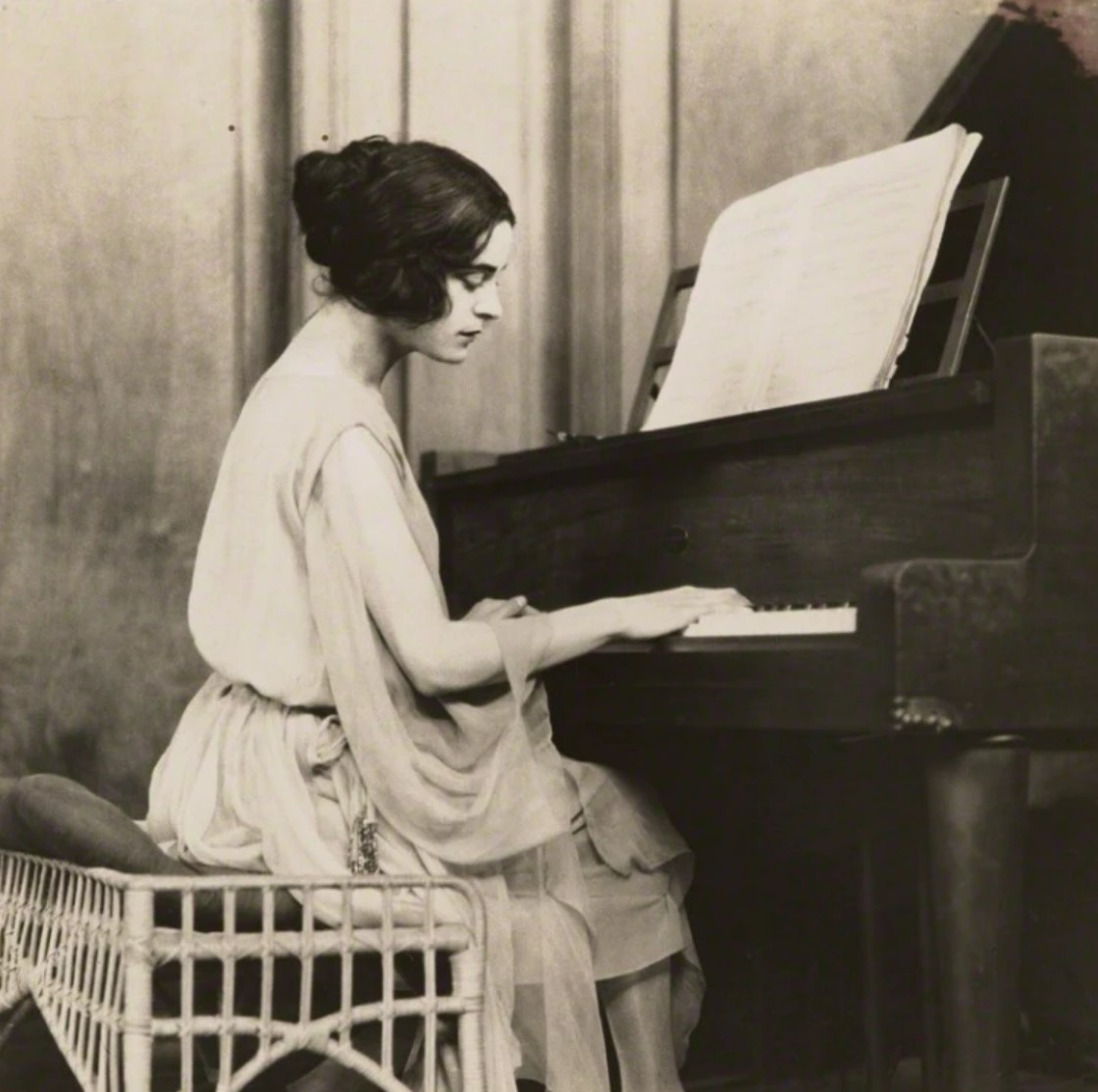 Harriet Cohen, ca 1921