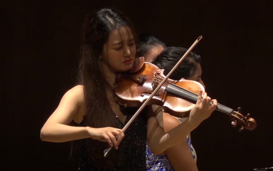 Bomsori Kim performing