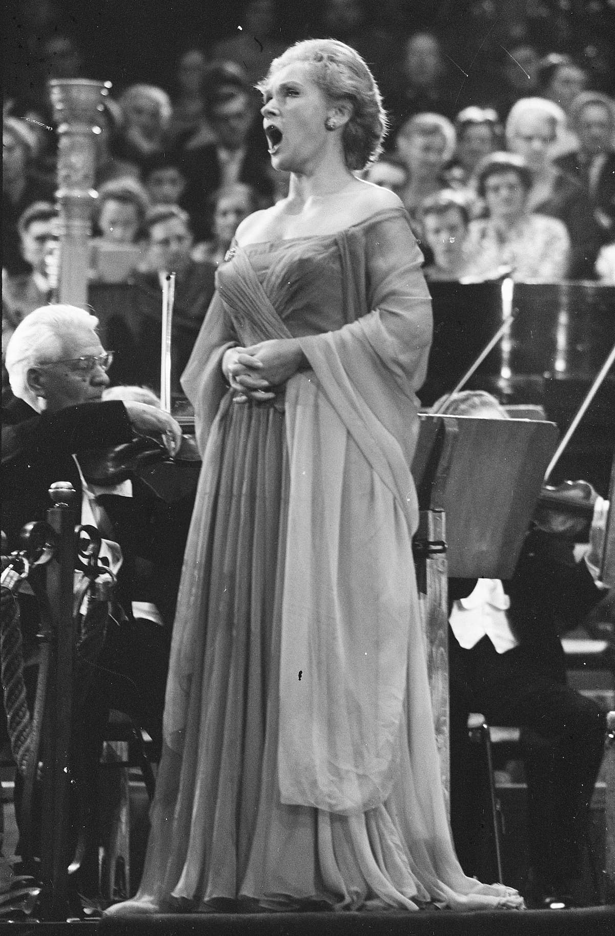 Elisabeth Schwarzkopf performing in Amsterdam, 1961
