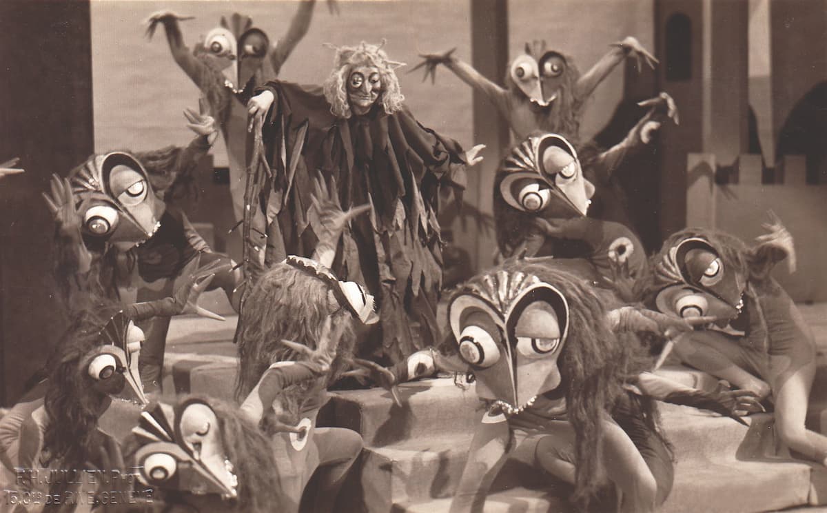 La Nique à Satan premiere, 25-02-1933, with Pauline Martin as La Bergougne surrounded by devils