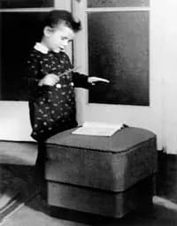 Mariss Jansons conducting at the age of 3