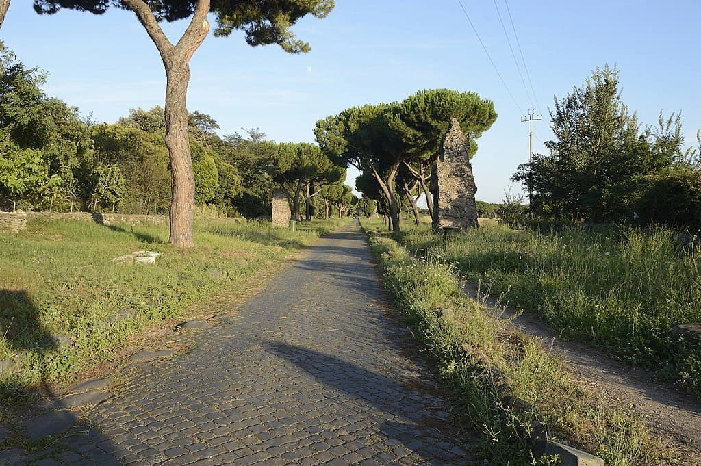 Appian Way, near Casal Rotondo (photo by Livioandronico2013)
