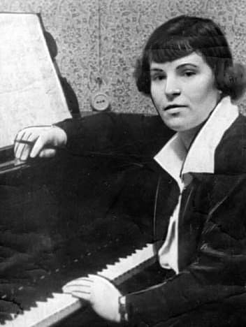 Galina Ustvolskaya at the piano