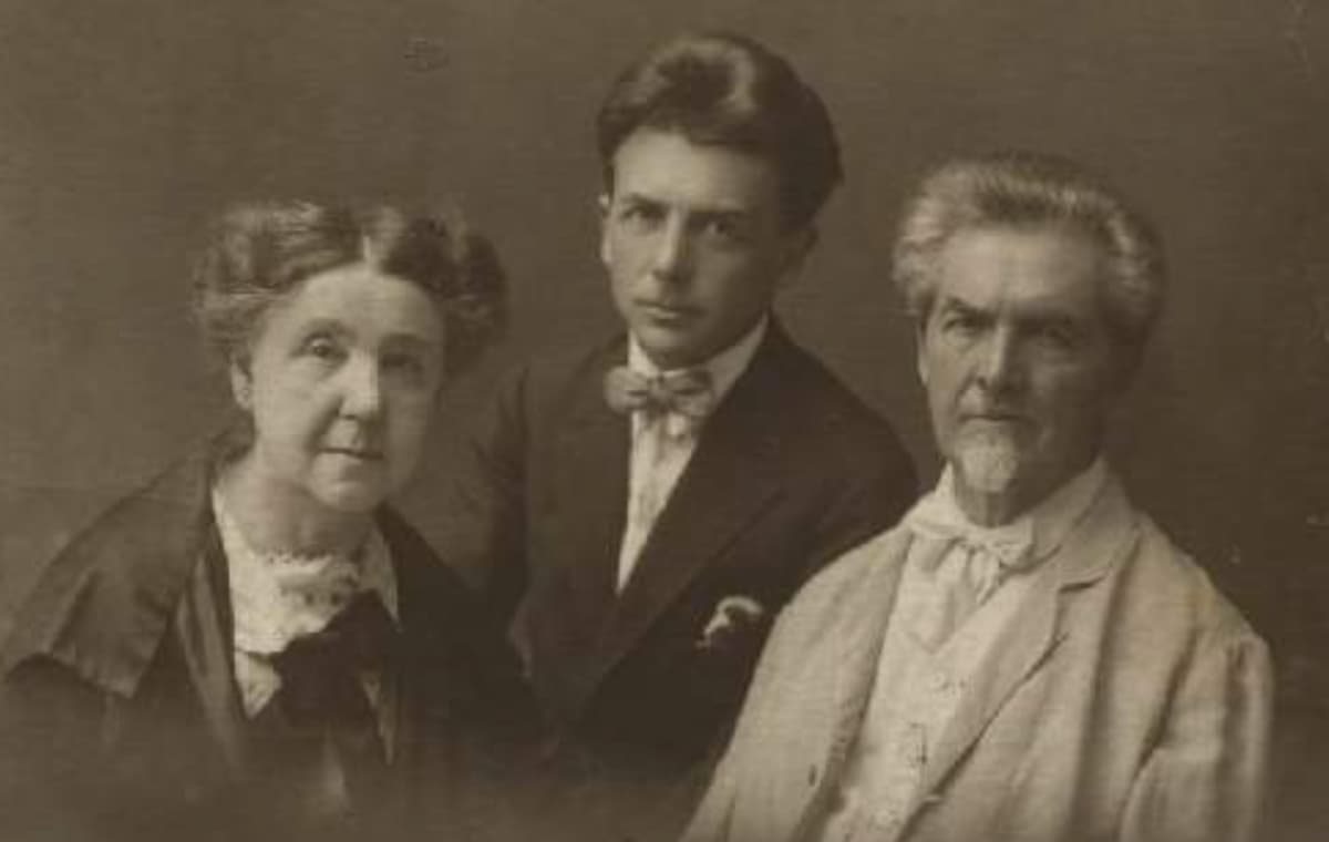 Heinrich Neuhaus and his parents